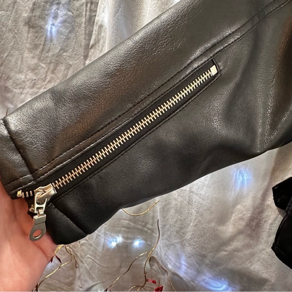 Black child’s size simulated leather jacket - Picture 7 of 9